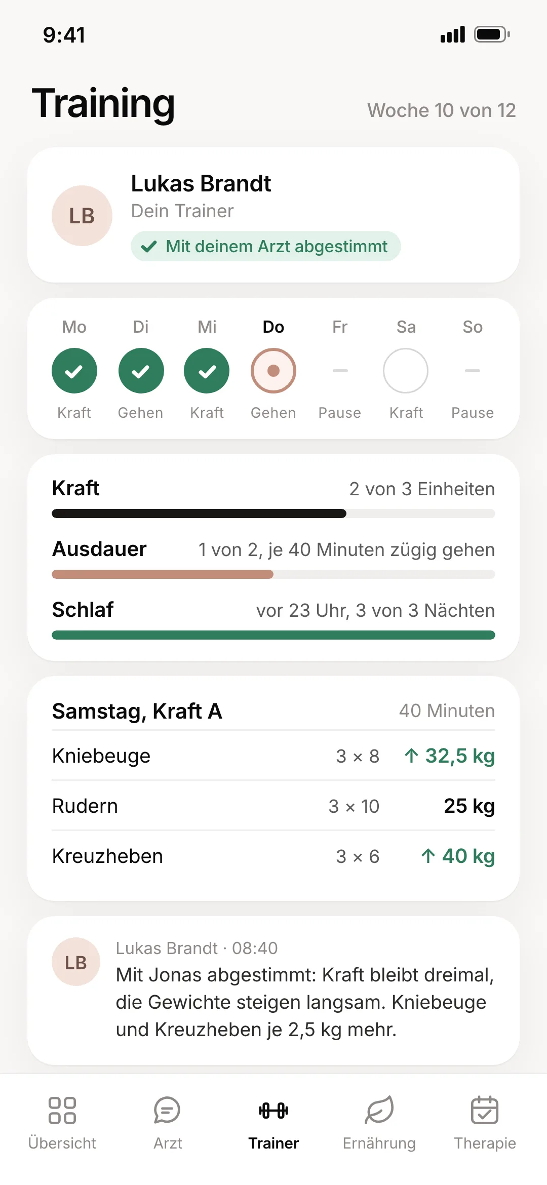 Charms-App, Trainer: Wochenplan mit Kraft, Ausdauer und Schlaf, abgestimmt mit deinem Arzt, und eine Nachricht vom Trainer